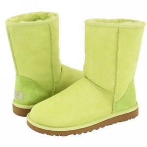 Women's Shoes UGG CLASSIC SHORT - Lime Green (Youth 7 but fits a women’s 8.5-9)